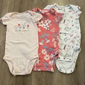 🌟8 for $20🌟 3 Girl’s 12 Month Carter’s Onesies